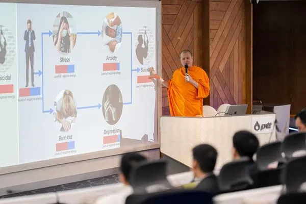 Explaining how the mind moves between past and future