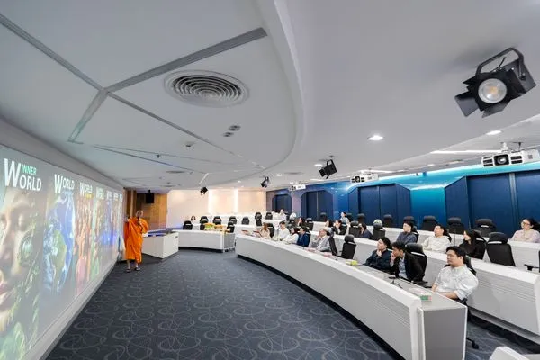 The room from the back during the session