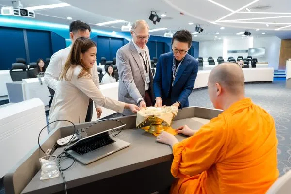 Completing the sangha dana